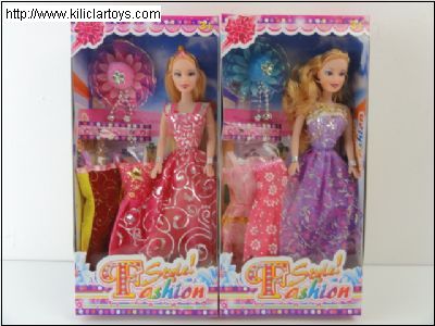 Kutulu Yedek Elbiseli Fashion Bebek